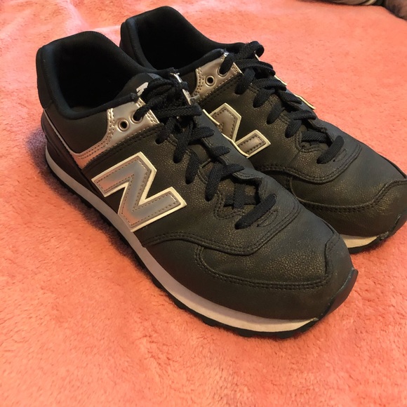 Black and gold New Balance EUC - Picture 2 of 6